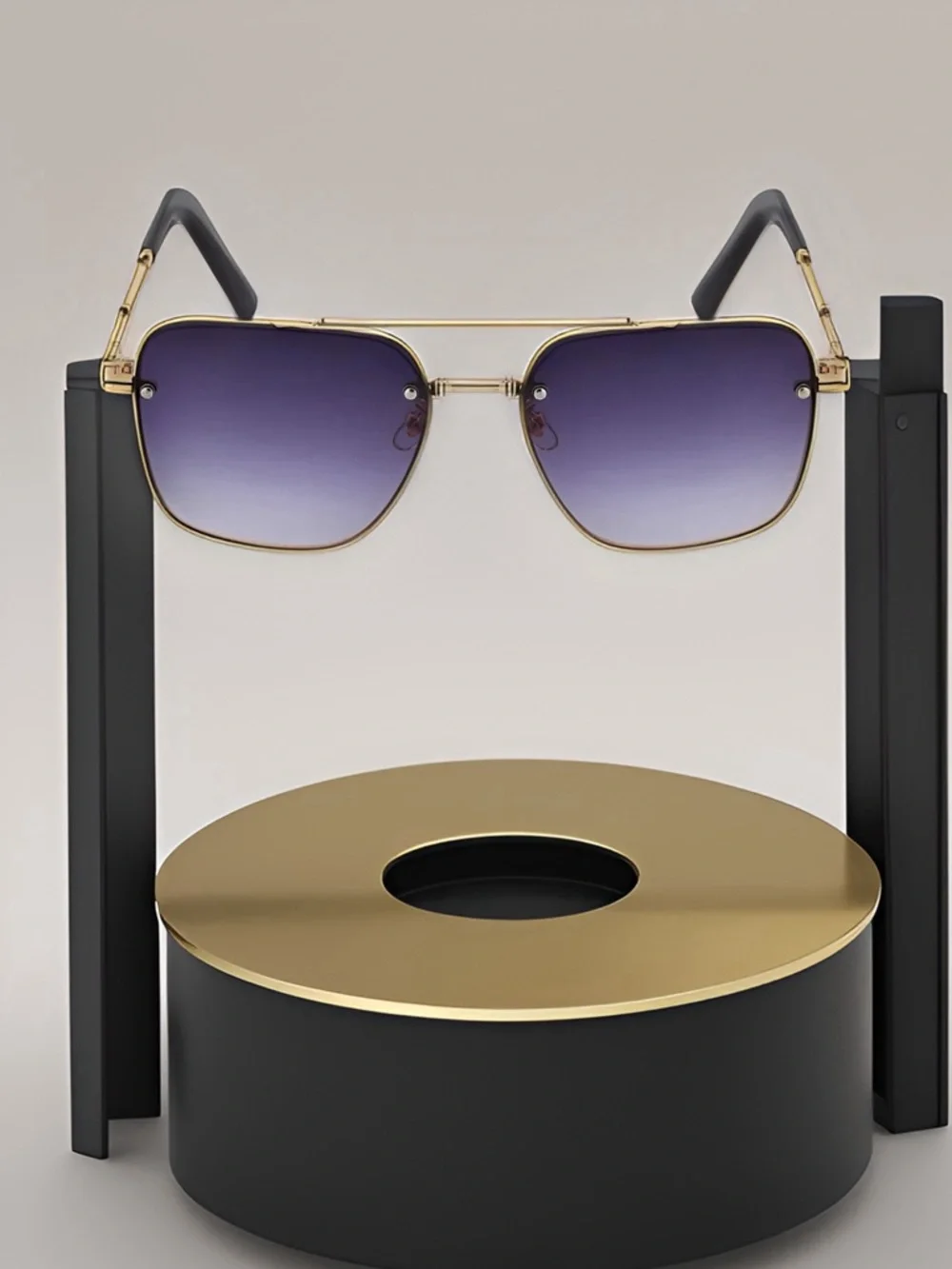 Men’s Elegant and Refined Anti-UV Sunglasses with Metal Frame.